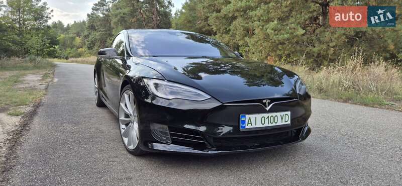 Лифтбек Tesla Model S 2016 в Киеве