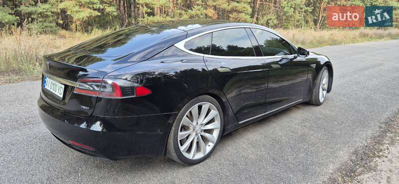 Лифтбек Tesla Model S 2016 в Киеве