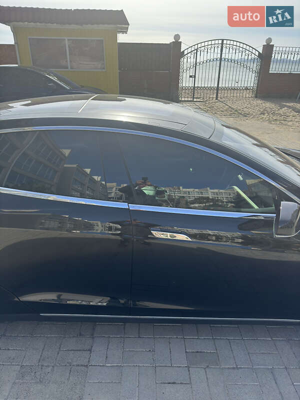 Ліфтбек Tesla Model S 2015 в Одесі