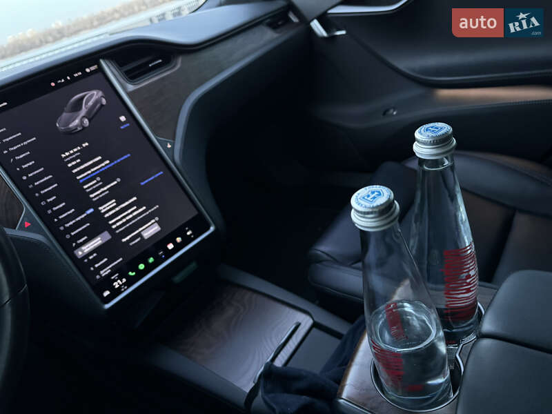 Лифтбек Tesla Model S 2020 в Киеве