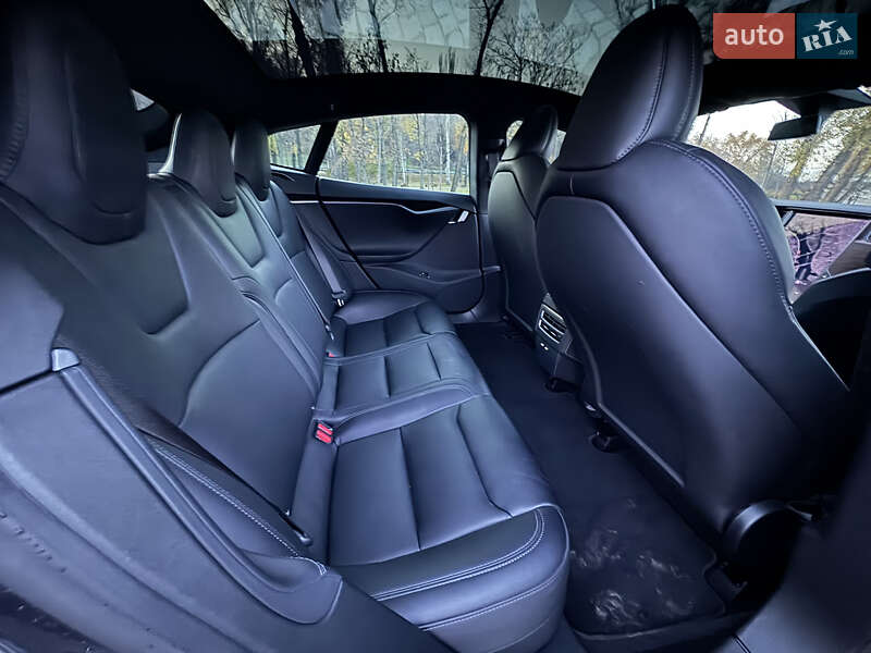 Лифтбек Tesla Model S 2020 в Киеве