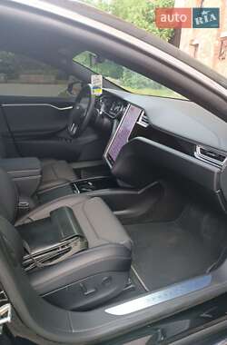 Лифтбек Tesla Model S 2017 в Черновцах