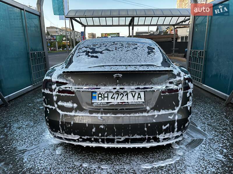 Ліфтбек Tesla Model S 2016 в Одесі