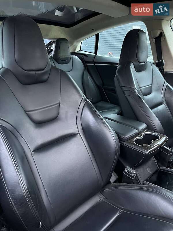 Лифтбек Tesla Model S 2015 в Киеве фото 12 Лифтбек Tesla Model S 2015 в Киеве