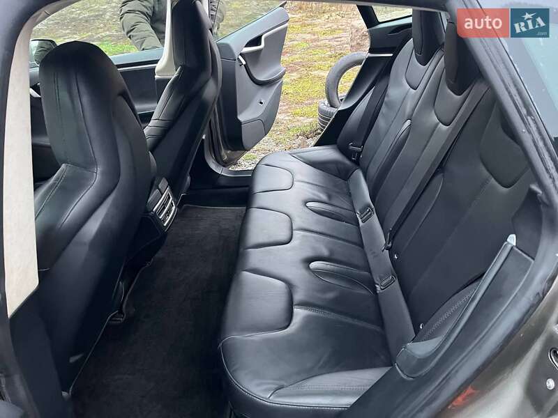 Лифтбек Tesla Model S 2015 в Киеве фото 20 Лифтбек Tesla Model S 2015 в Киеве