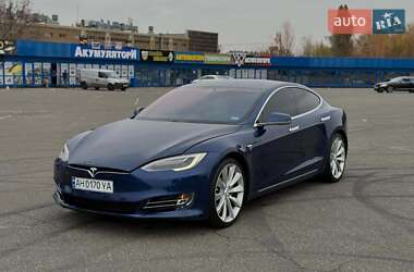 Ліфтбек Tesla Model S 2017 в Львові