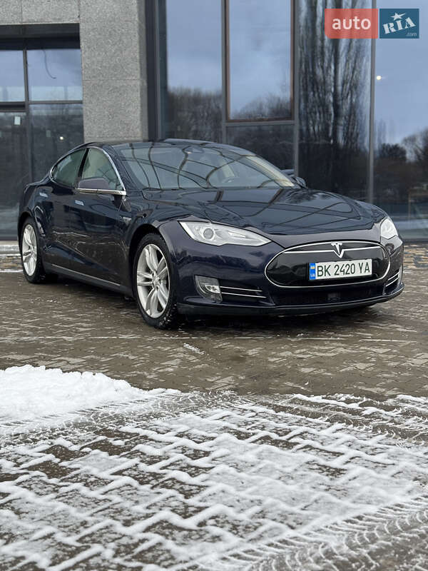 Лифтбек Tesla Model S 2015 в Ровно фото 2 Лифтбек Tesla Model S 2015 в Ровно