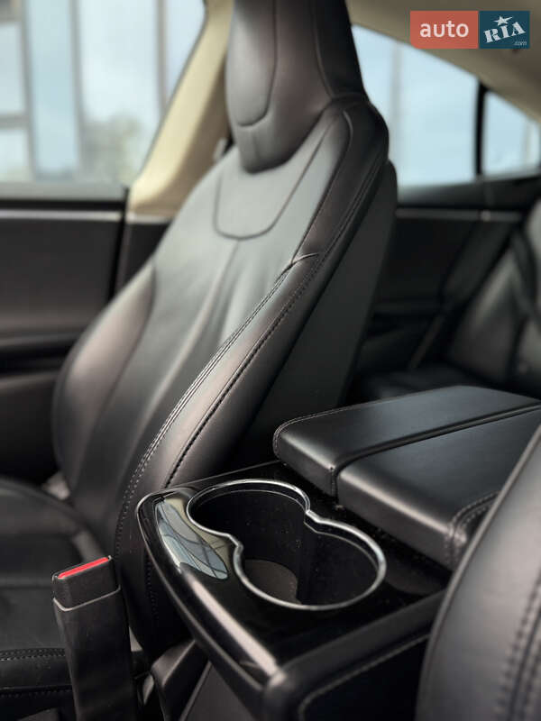 Лифтбек Tesla Model S 2015 в Ровно фото 18 Лифтбек Tesla Model S 2015 в Ровно