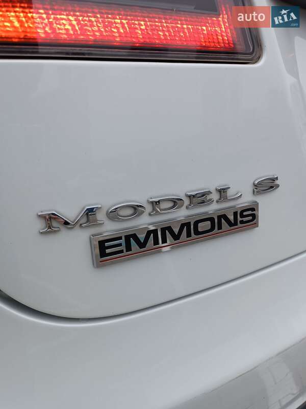 Ліфтбек Tesla Model S 2015 в Одесі фото 19 Ліфтбек Tesla Model S 2015 в Одесі