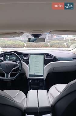 Лифтбек Tesla Model S 2015 в 