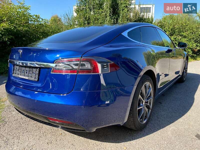 Лифтбек Tesla Model S 2017 в Киеве