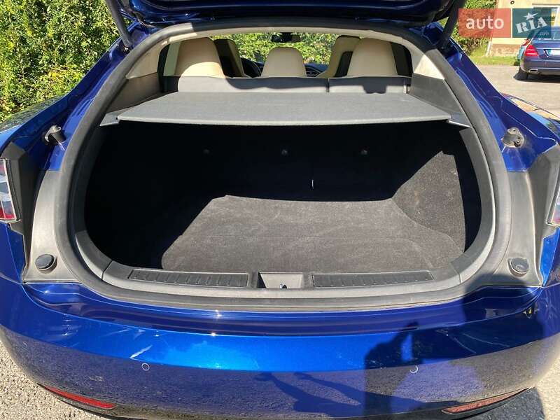 Лифтбек Tesla Model S 2017 в Киеве