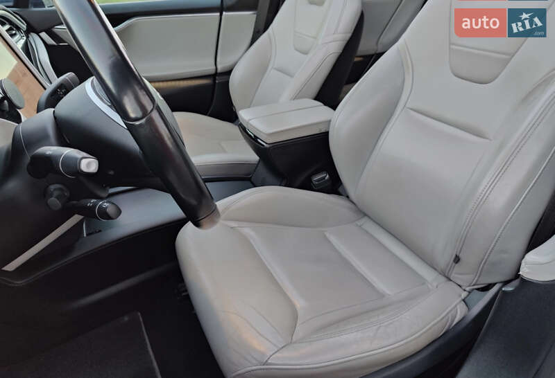 Лифтбек Tesla Model S 2016 в Киеве