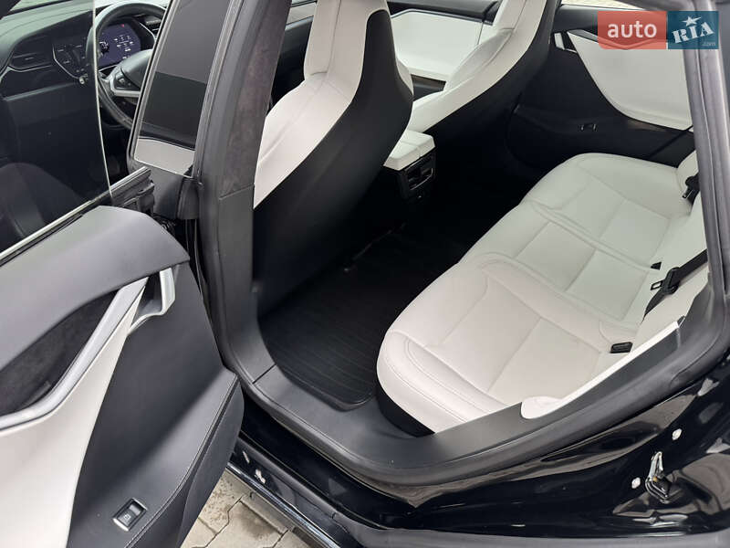 Ліфтбек Tesla Model S 2019 в Стрию