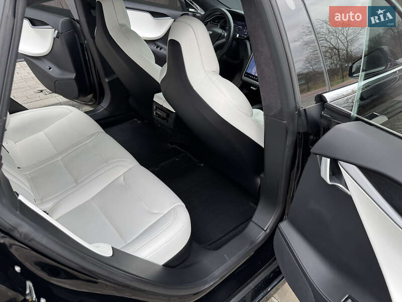 Ліфтбек Tesla Model S 2019 в Стрию
