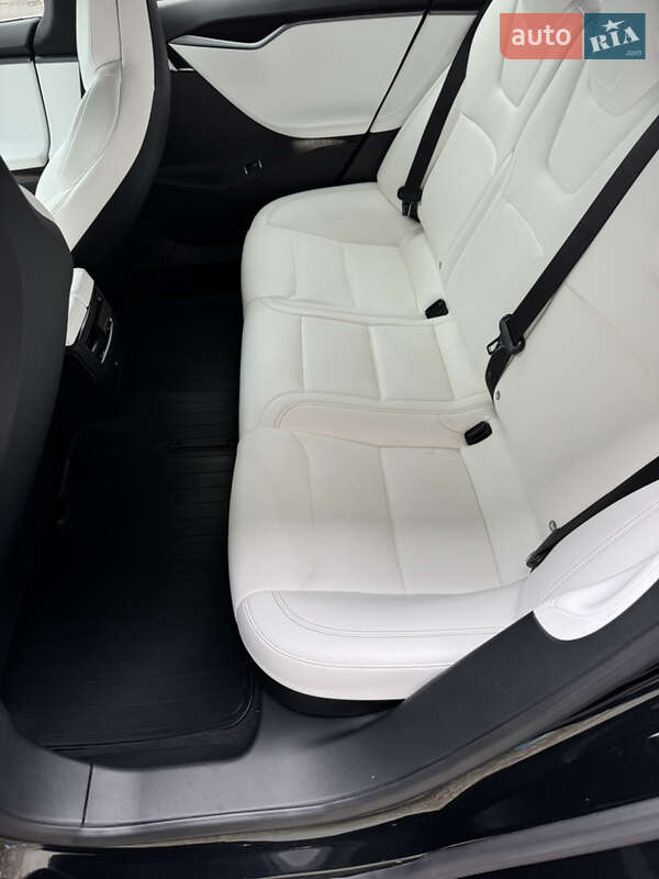 Ліфтбек Tesla Model S 2019 в Стрию