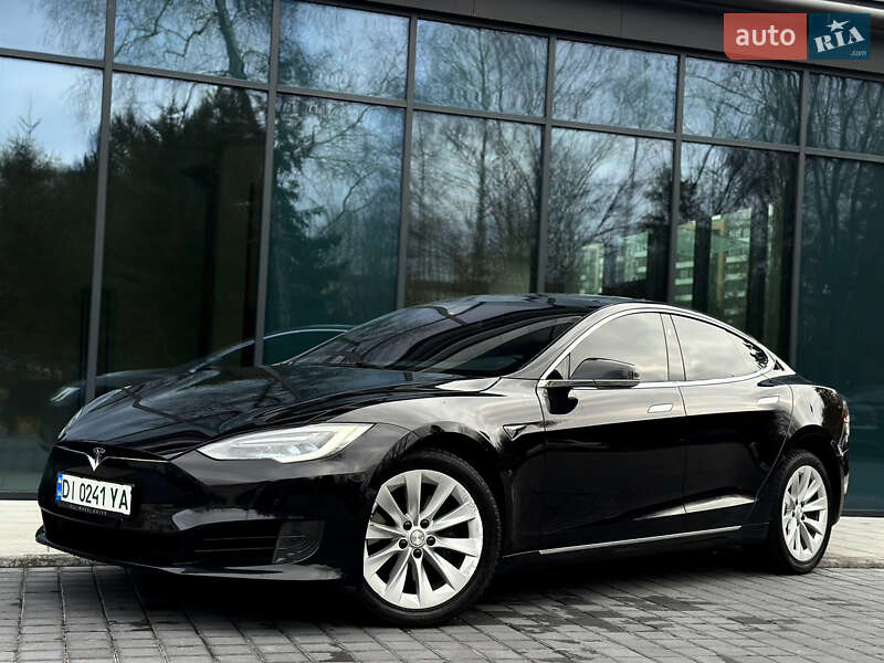Лифтбек Tesla Model S 2017 в Львове