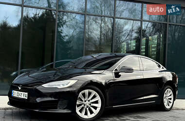 Лифтбек Tesla Model S 2017 в Львове