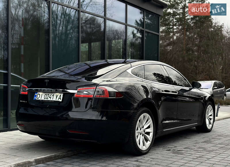 Лифтбек Tesla Model S 2017 в Львове