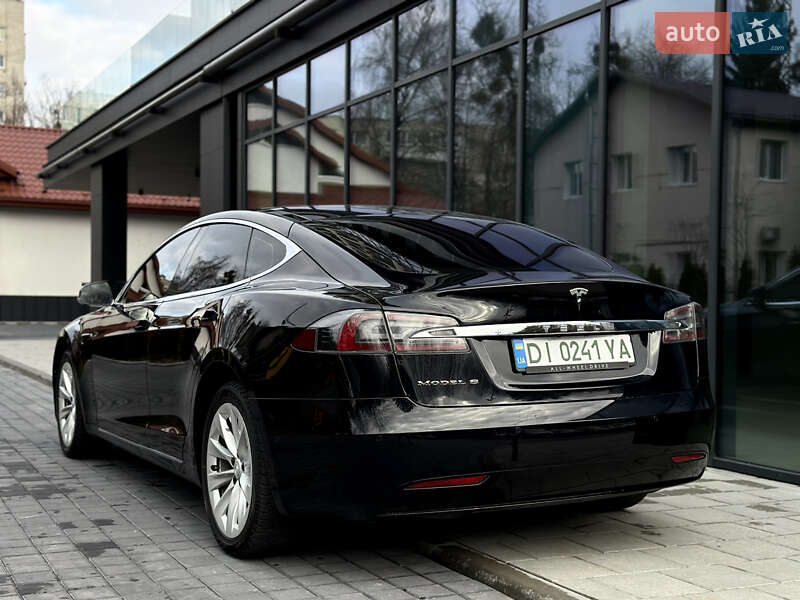 Лифтбек Tesla Model S 2017 в Львове
