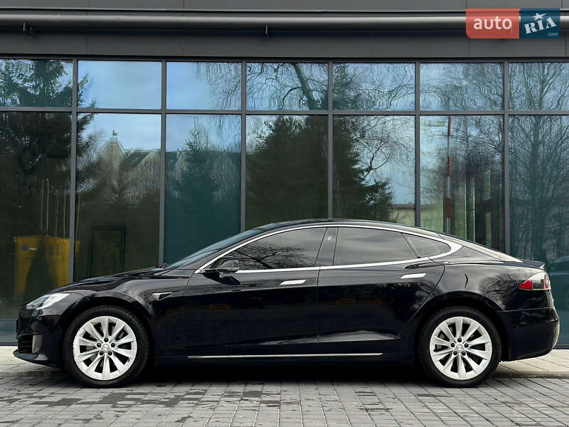 Лифтбек Tesla Model S 2017 в Львове