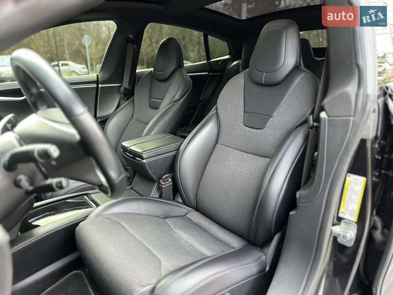 Лифтбек Tesla Model S 2017 в Львове
