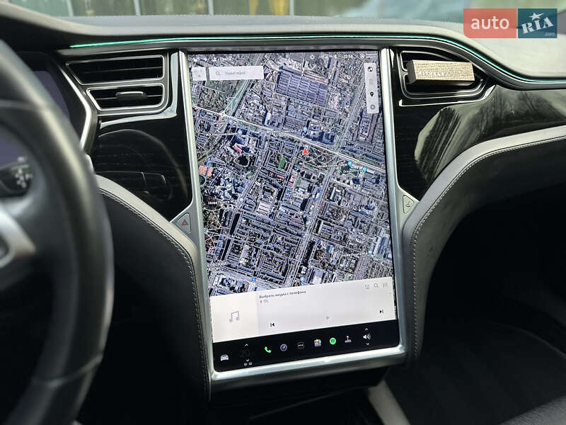 Лифтбек Tesla Model S 2017 в Львове