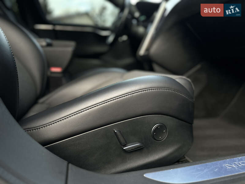 Лифтбек Tesla Model S 2017 в Львове