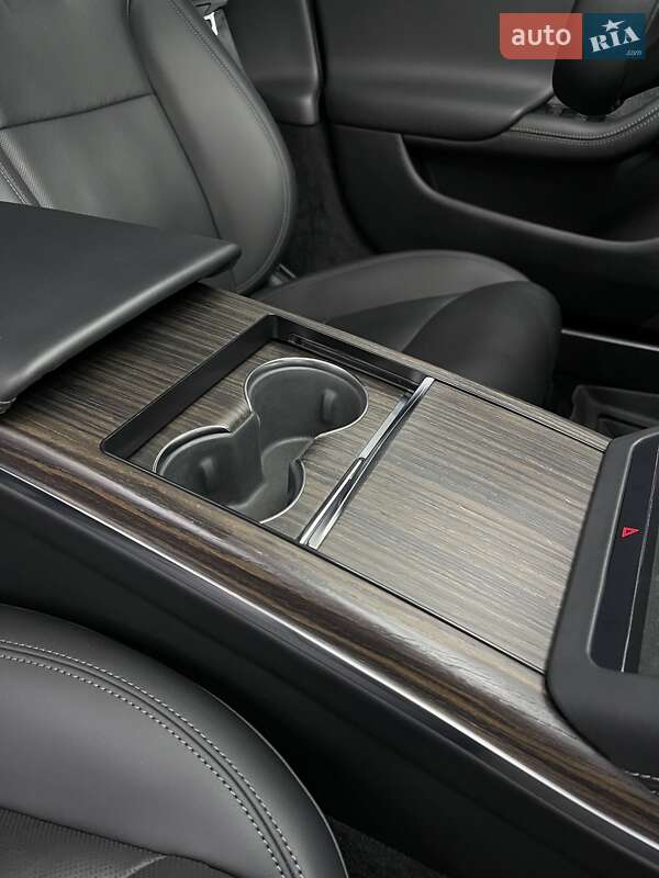 Лифтбек Tesla Model S 2022 в Виннице