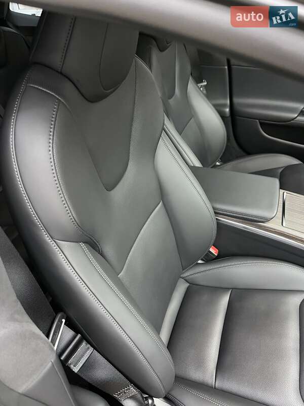 Лифтбек Tesla Model S 2022 в Виннице