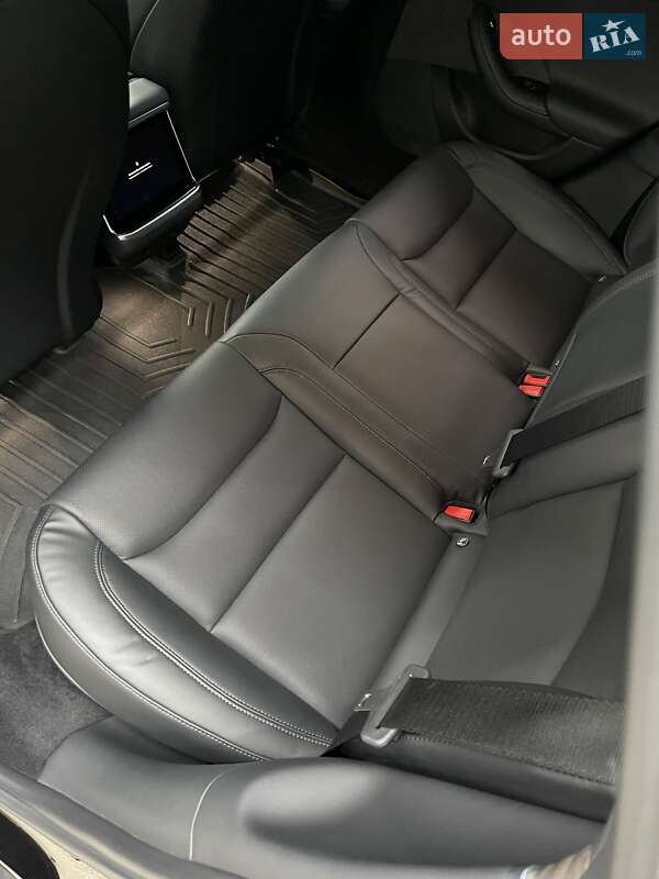 Лифтбек Tesla Model S 2022 в Виннице