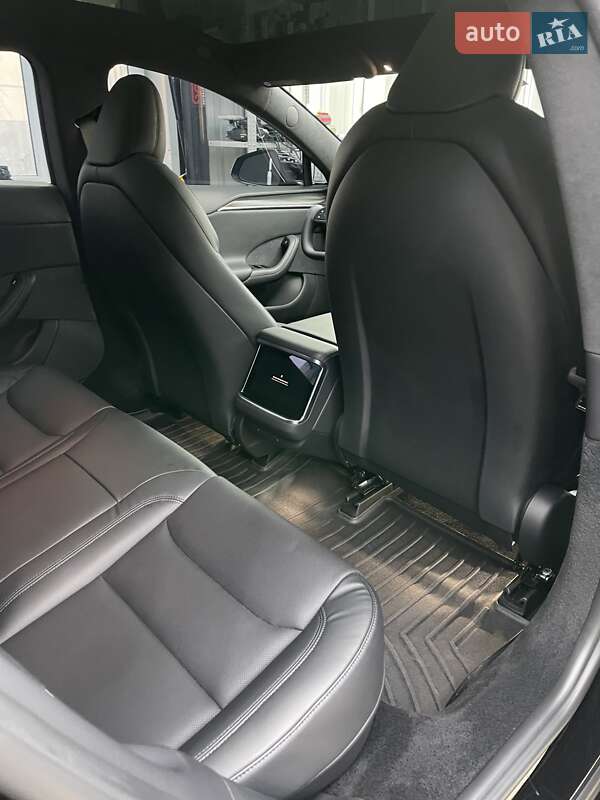 Лифтбек Tesla Model S 2022 в Виннице