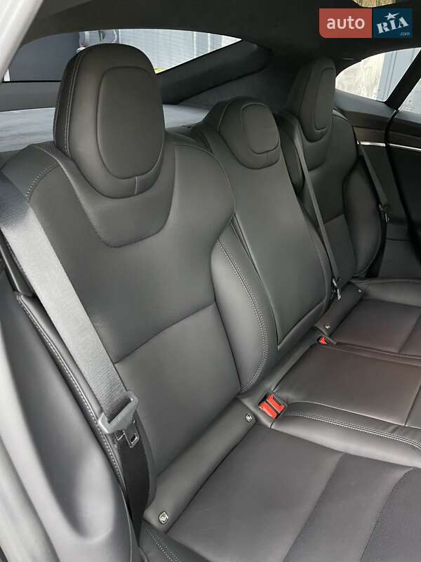 Лифтбек Tesla Model S 2022 в Виннице