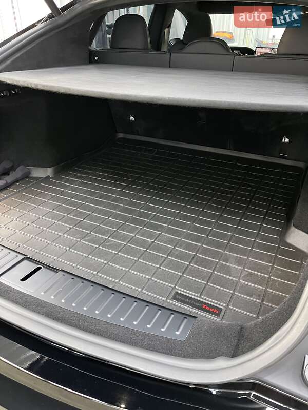 Лифтбек Tesla Model S 2022 в Виннице