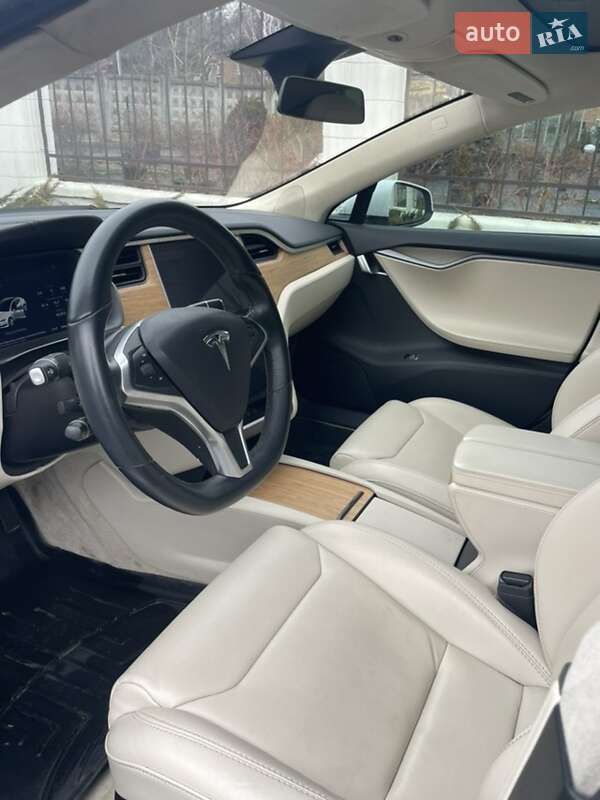 Лифтбек Tesla Model S 2018 в Виннице