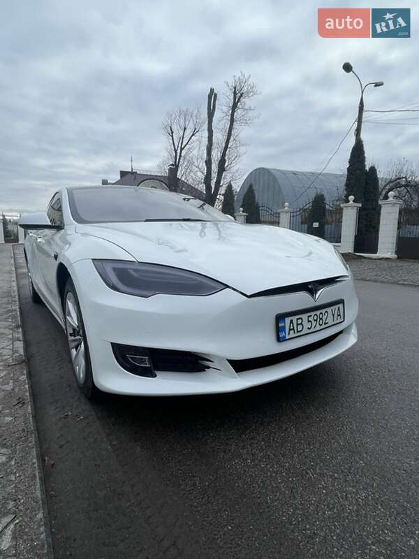 Лифтбек Tesla Model S 2018 в Виннице