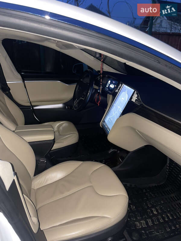 Лифтбек Tesla Model S 2014 в Ужгороде
