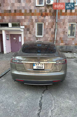 Ліфтбек Tesla Model S 2015 в Славутичі