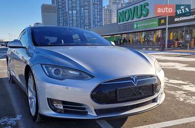 Лифтбек Tesla Model S 2015 в Киеве