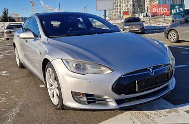 Лифтбек Tesla Model S 2015 в Киеве