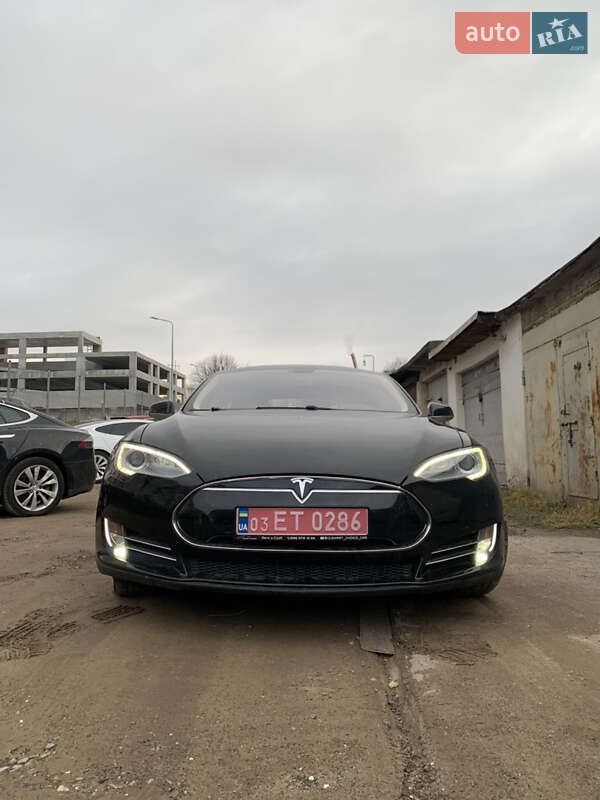 Ліфтбек Tesla Model S 2013 в Львові