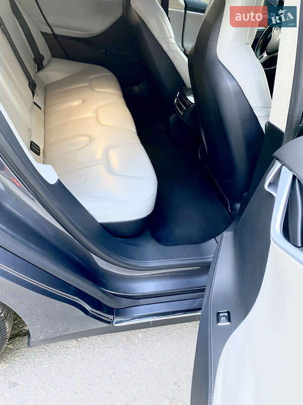 Ліфтбек Tesla Model S 2015 в Харкові