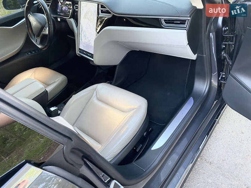 Ліфтбек Tesla Model S 2015 в Харкові