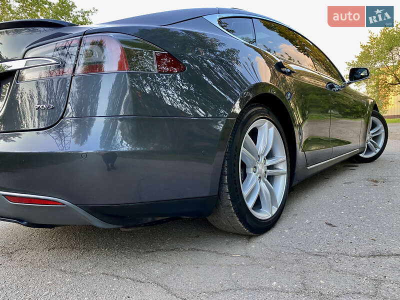 Ліфтбек Tesla Model S 2015 в Харкові