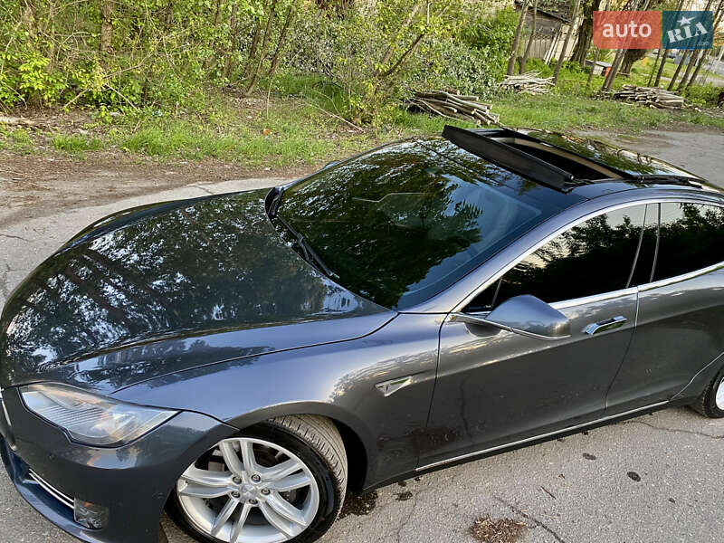Ліфтбек Tesla Model S 2015 в Харкові