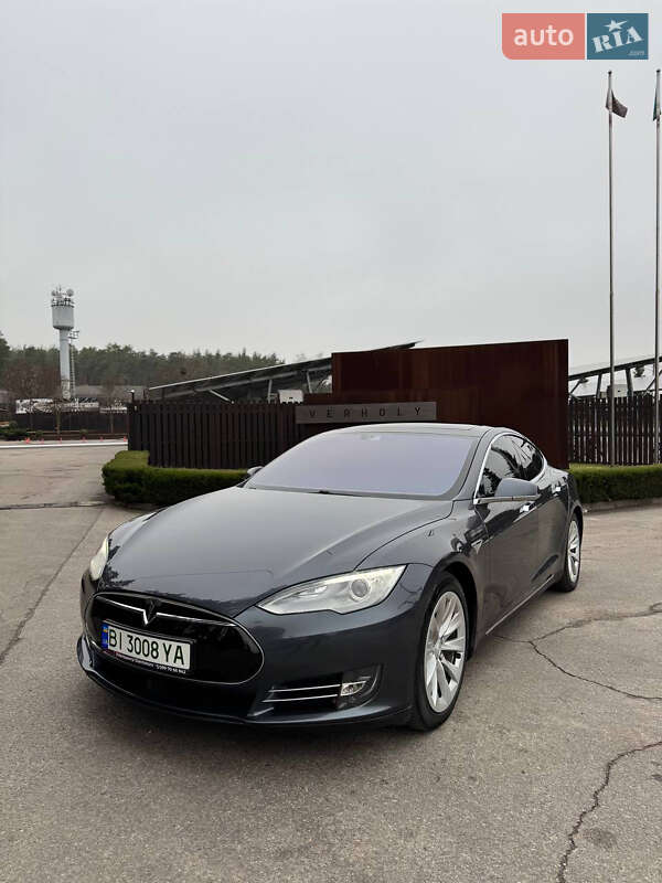 Лифтбек Tesla Model S 2016 в Полтаве