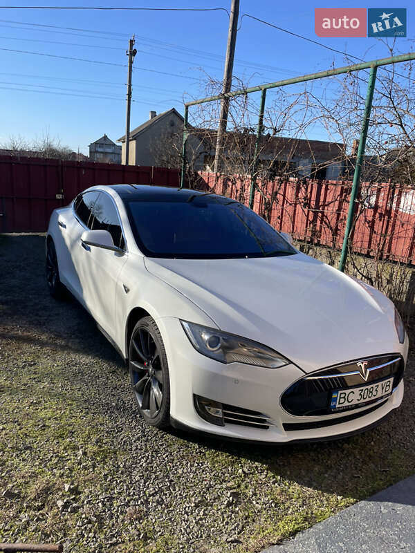 Tesla Model S 2014
