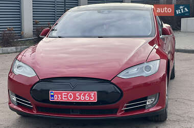 Ліфтбек Tesla Model S 2015 в Козелеці