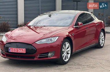 Лифтбек Tesla Model S 2015 в Козельце