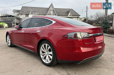 Лифтбек Tesla Model S 2015 в 